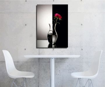 Siyah Beyaz Vazoda Kırmızı Çiçek Kanvas Tablo